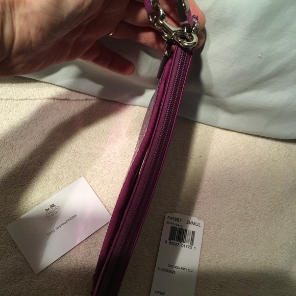 Coach Occasion Sequin Party Large Wristlet Mulberry NWT - Picture 5 of 9